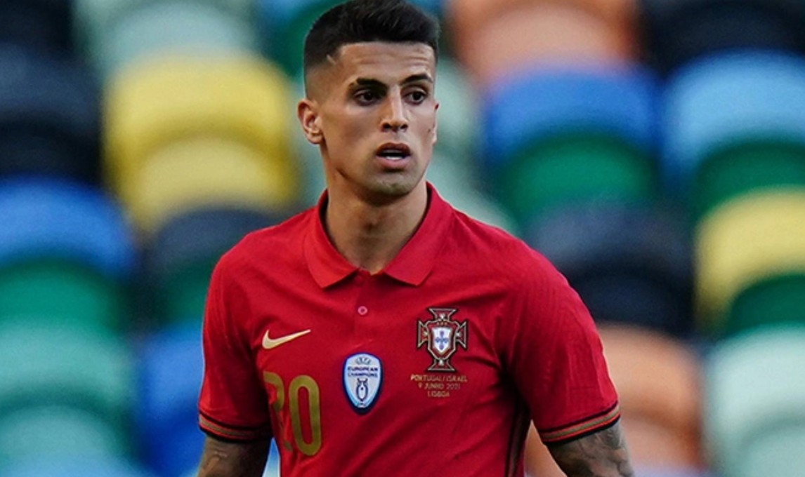 João Cancelo bắt đầu sự nghiệp tại lò đào tạo Benfica